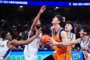 米兰体育官方网站-上海男篮力克新疆队，收获联赛两连胜